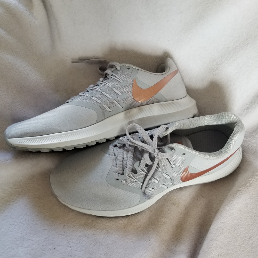 NEW Nike Run Swift sz 9
